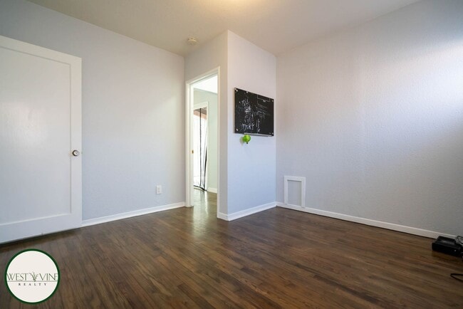 Building Photo - Gorgeous Single Story Home w/ Expansive Ba...