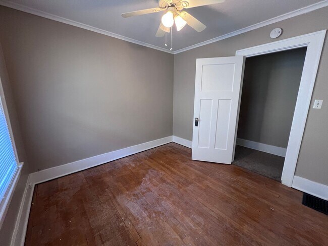Building Photo - 3 Bedroom Duplex on a Brick Cul-de-sac, Blocks From Eastown and Cherry Hill!
