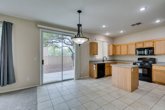 Building Photo - Beautiful 2-story home featuring 4 bedroom...