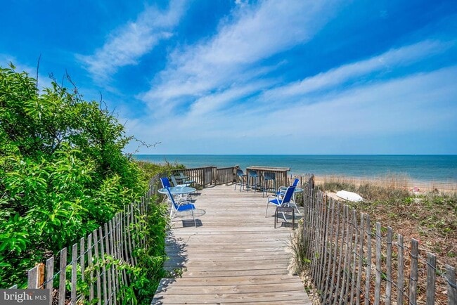 Building Photo - 3182 E Ocean View Ave