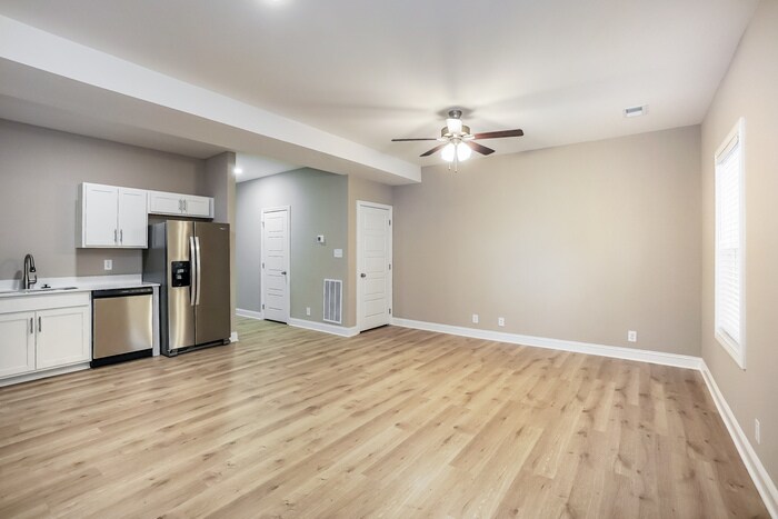 Building Photo - 3385 Polly Dr