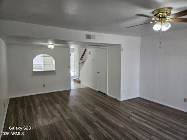 Building Photo - 707 W 13th St