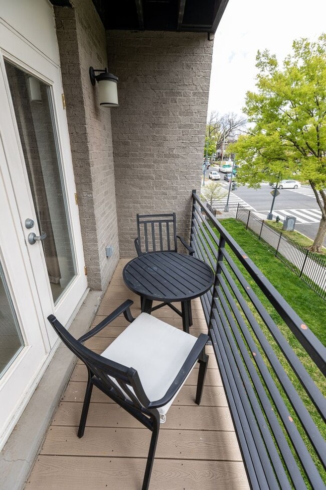Building Photo - Beautiful 2 Bed/2 Bath Condo Rental - Conv...
