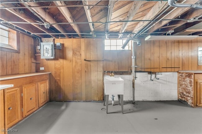 Building Photo - 17416 Throckley Ave