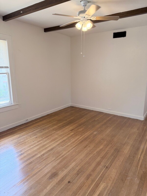 Building Photo - 605 Merrick St