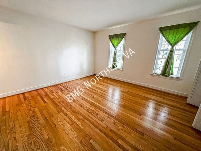 Building Photo - 1325 Lynnbrook Dr