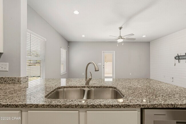 Building Photo - 7450 Shadow Lake Dr