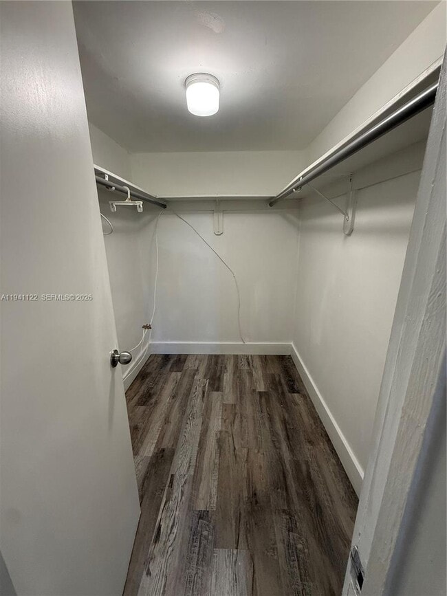 Building Photo - 10000 NW 80th Ct