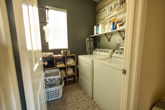 Building Photo - 3327 Barkstone Dr