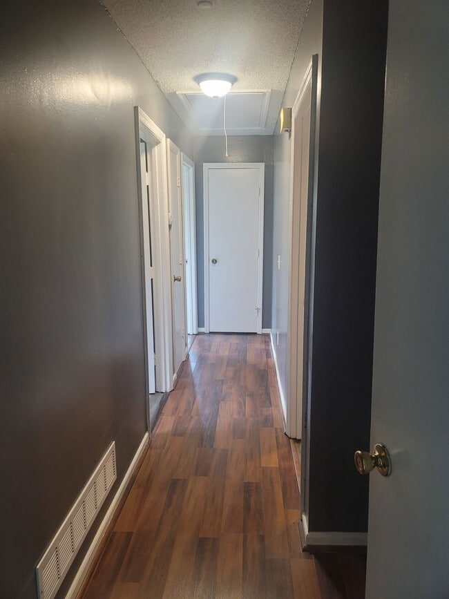 Building Photo - North Columbia