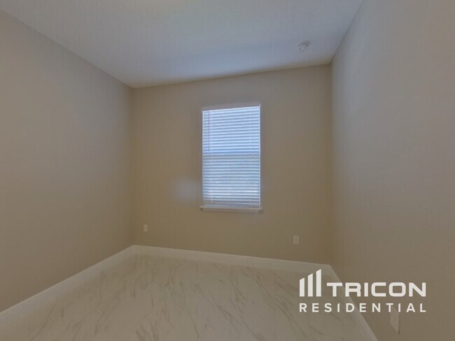 Building Photo - 719 4th Ave N