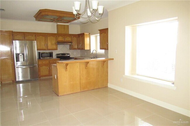 Building Photo - 33 Santa Teresa St