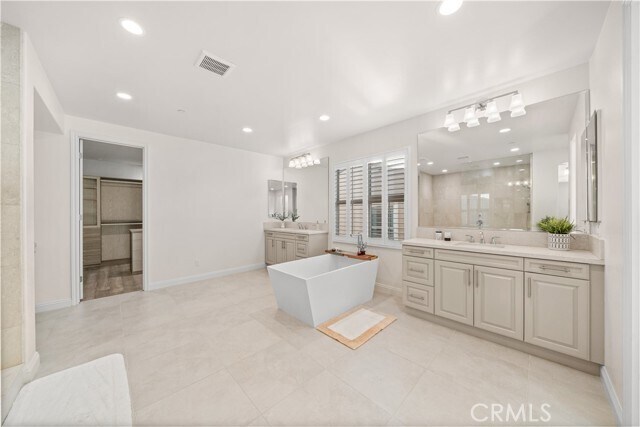 Building Photo - 1151 Summit Oak Dr