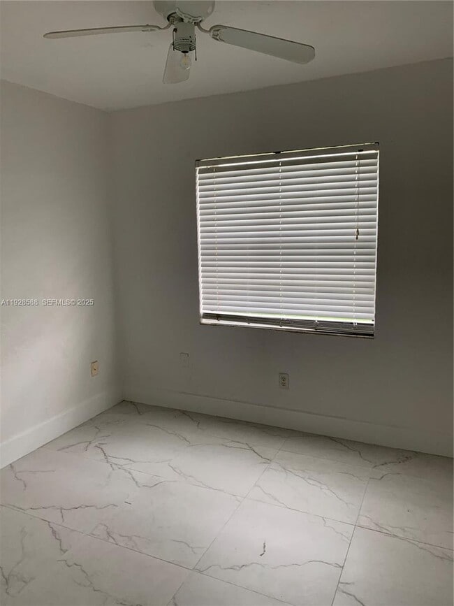 Building Photo - 14300 SW 105th Ave