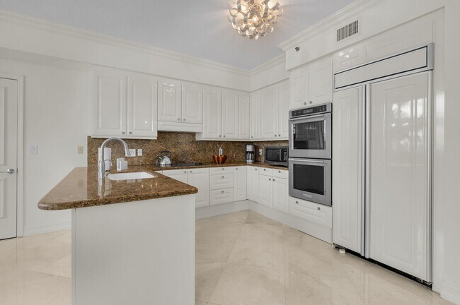 Building Photo - 3700 S Ocean Blvd