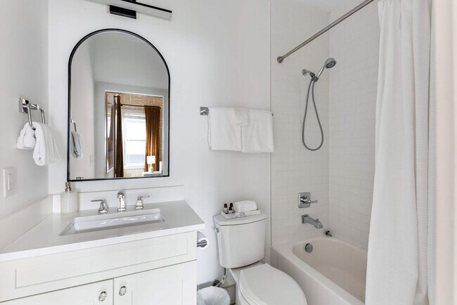 Building Photo - 1114A Wade Ave