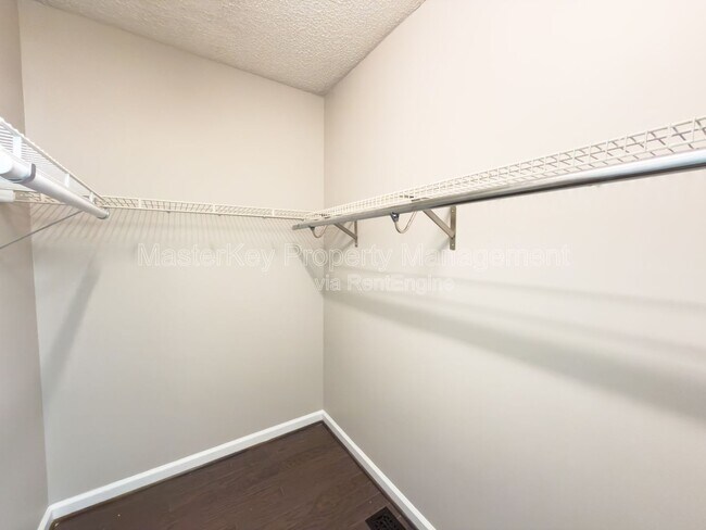 Building Photo - 251 Tillamook Dr