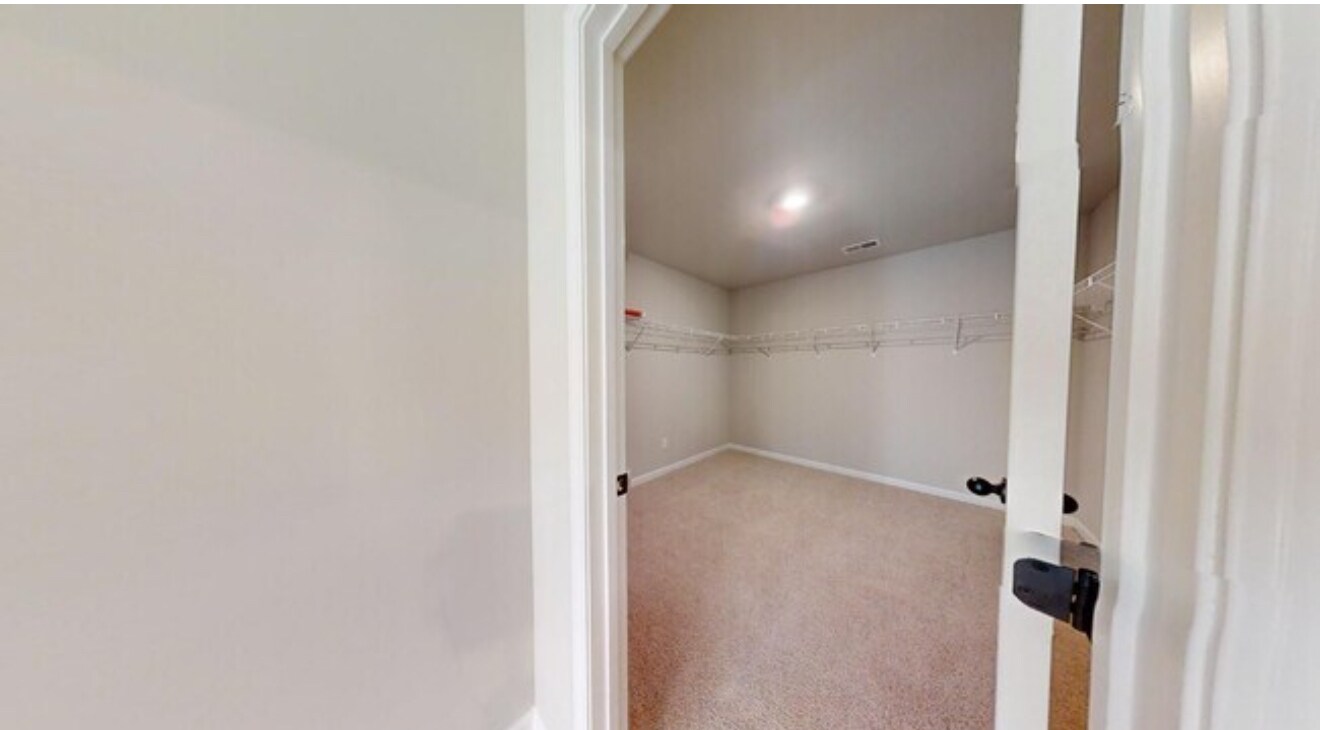 Walk in closet - 2101 Forrest Cv