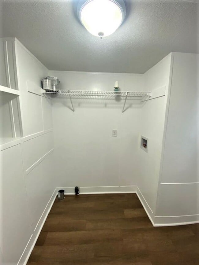 Building Photo - Matthews - 100% Remodeled, 2 Bedroom Home!