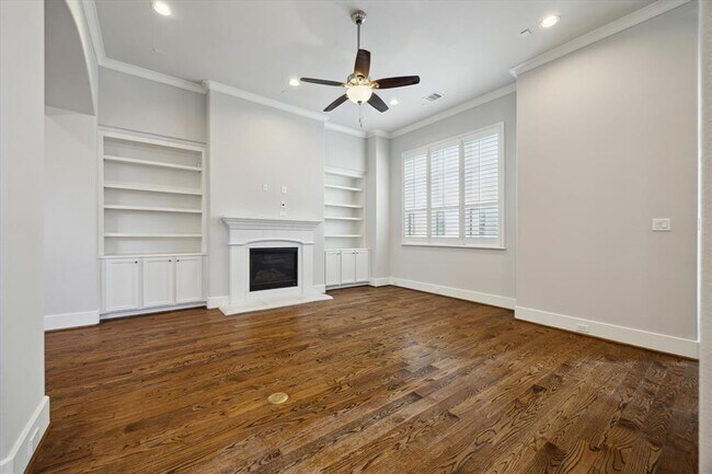Building Photo - 5644 Larkin St