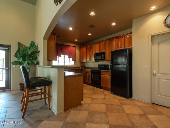Building Photo - 705 W Queen Creek Rd