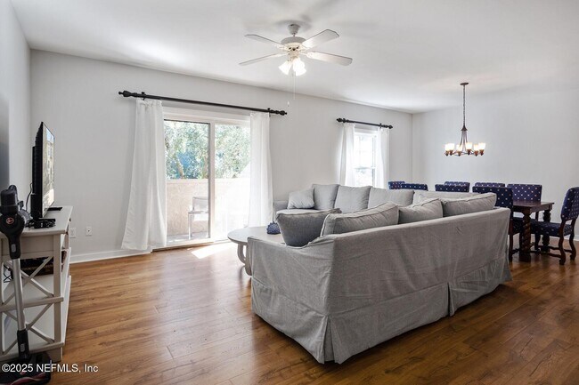 Building Photo - 945 Registry Blvd