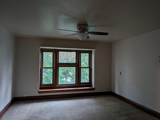 Building Photo - 206 Oak St