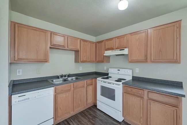 Building Photo - 404 Kings Way Dr