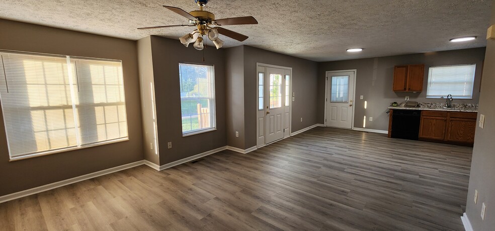 Building Photo - 4532 Winslow Dr