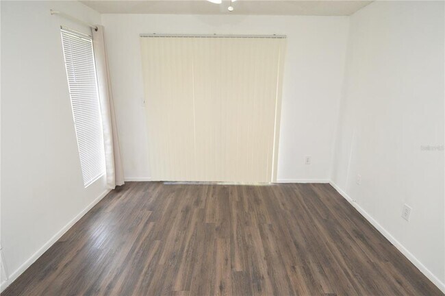 Building Photo - 8742 Mallard Reserve Dr
