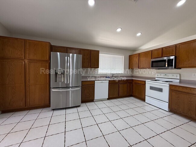 Building Photo - 2340 E Derringer Way