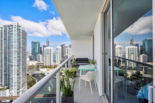 Building Photo - 185 SW 7th St