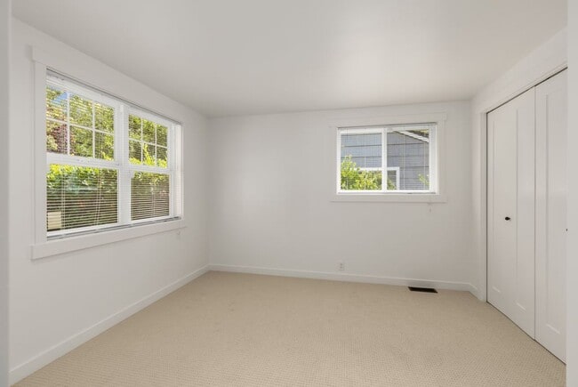 Building Photo - 6507 41st Ave SW