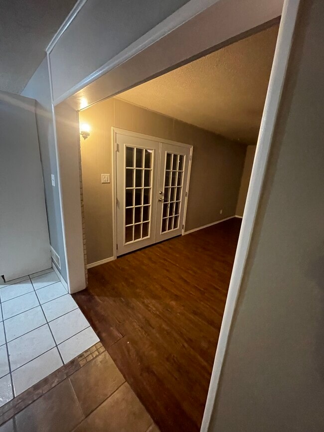 Building Photo - 1209 W Copper Ave