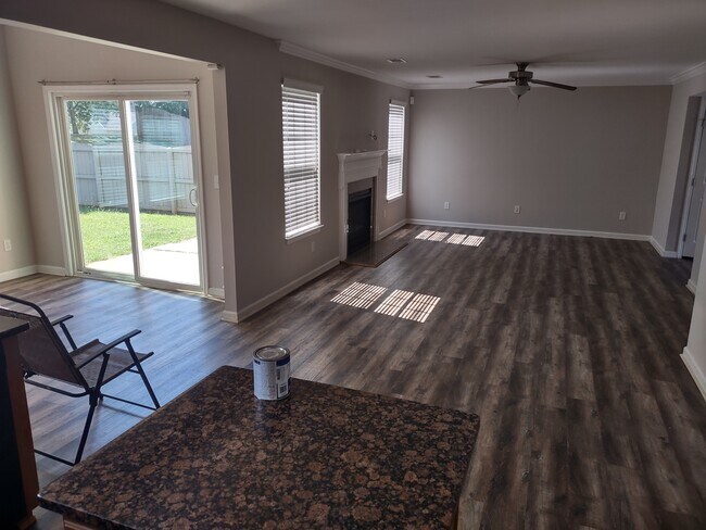 Building Photo - 229 Dellwood Dr