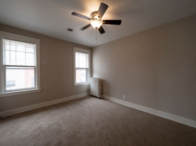 Building Photo - 319 W Hutchinson Ave