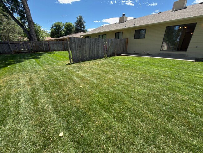 Building Photo - Sagebrush Dr 2718-1