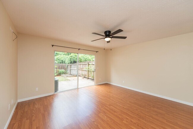 Building Photo - Townhome in Titusville