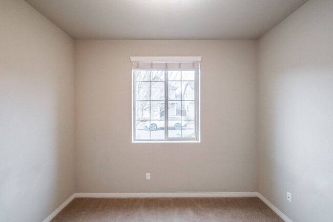 Building Photo - 4-Bedroom Home in NW Albany