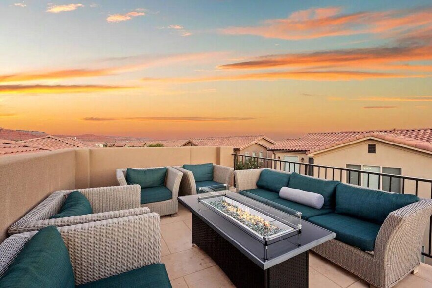 Building Photo - 3800 Paradise Vlg Dr
