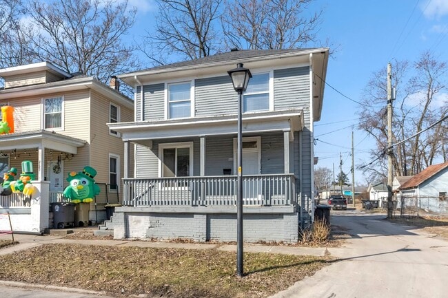 Building Photo - MOVE-IN SPECIAL - NEW LISTING! 4 BEDROOM HOME