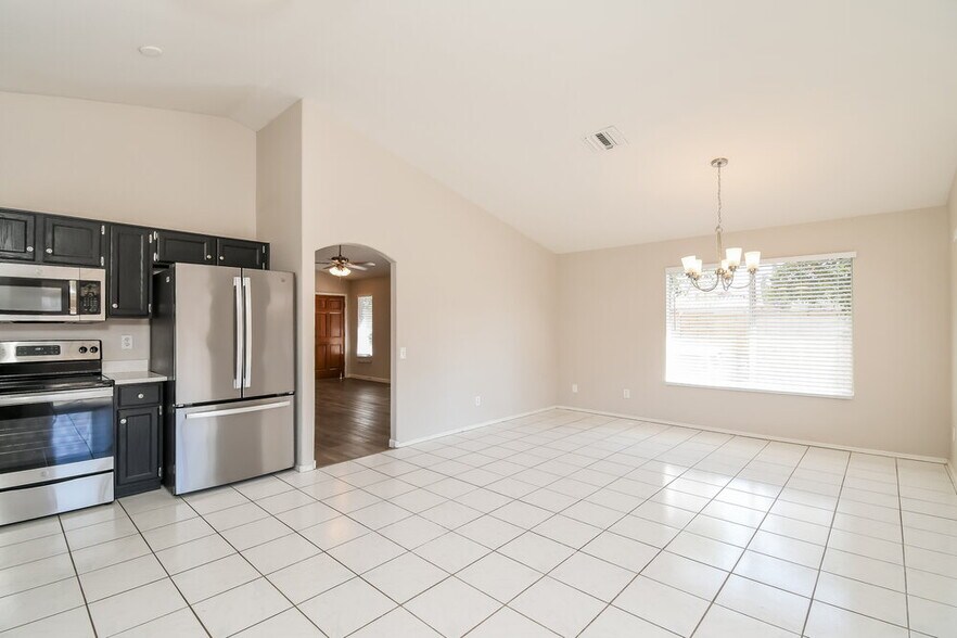 Building Photo - 5523 E Fairfield St