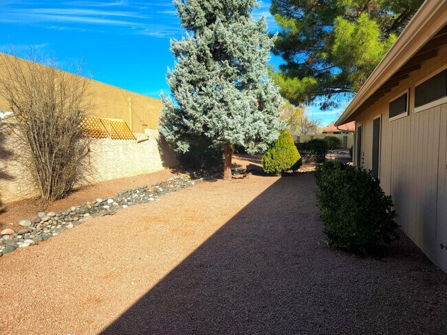 Building Photo - HOUSE - VILLAGE OF OAK CREEK