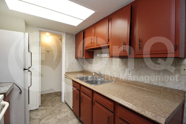 Building Photo - 3432 W El Caminito Dr