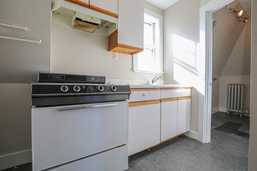 Building Photo - 24 Murdock St