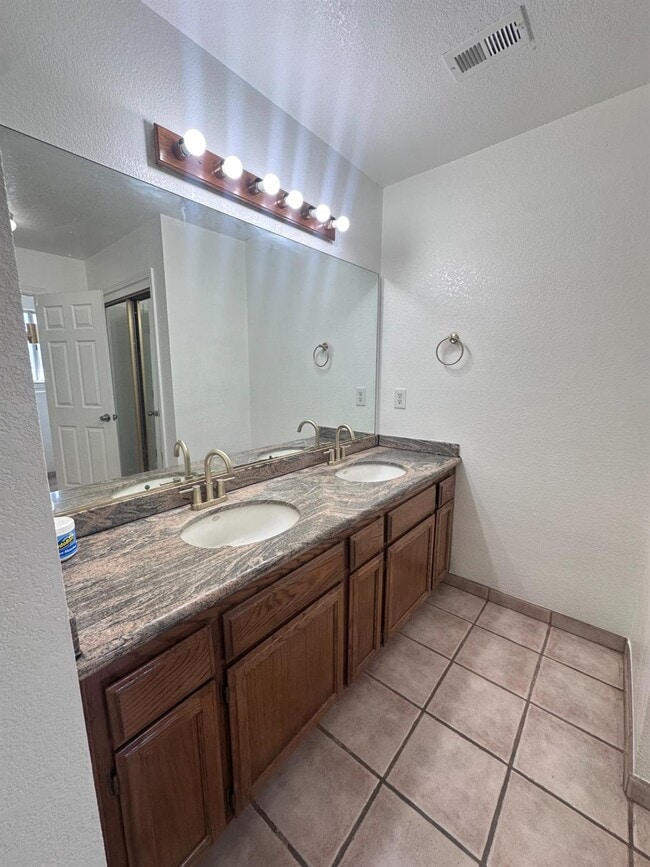 Building Photo - 2378 Grapewood Ct