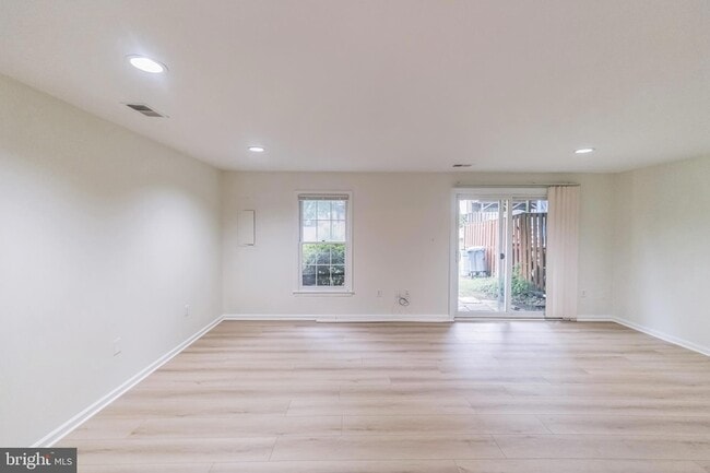 Building Photo - 3883 Zelkova Ct