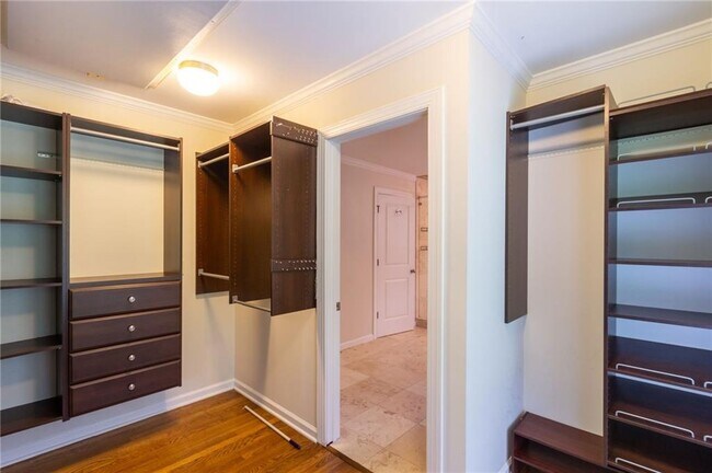 Building Photo - 3014 Skyland Dr NE