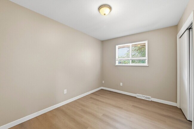 Building Photo - $2,240.95 with $300 Off the First Month's Rent, 5 Beds - 2 Bath, Triplex in Littleton with Shared...