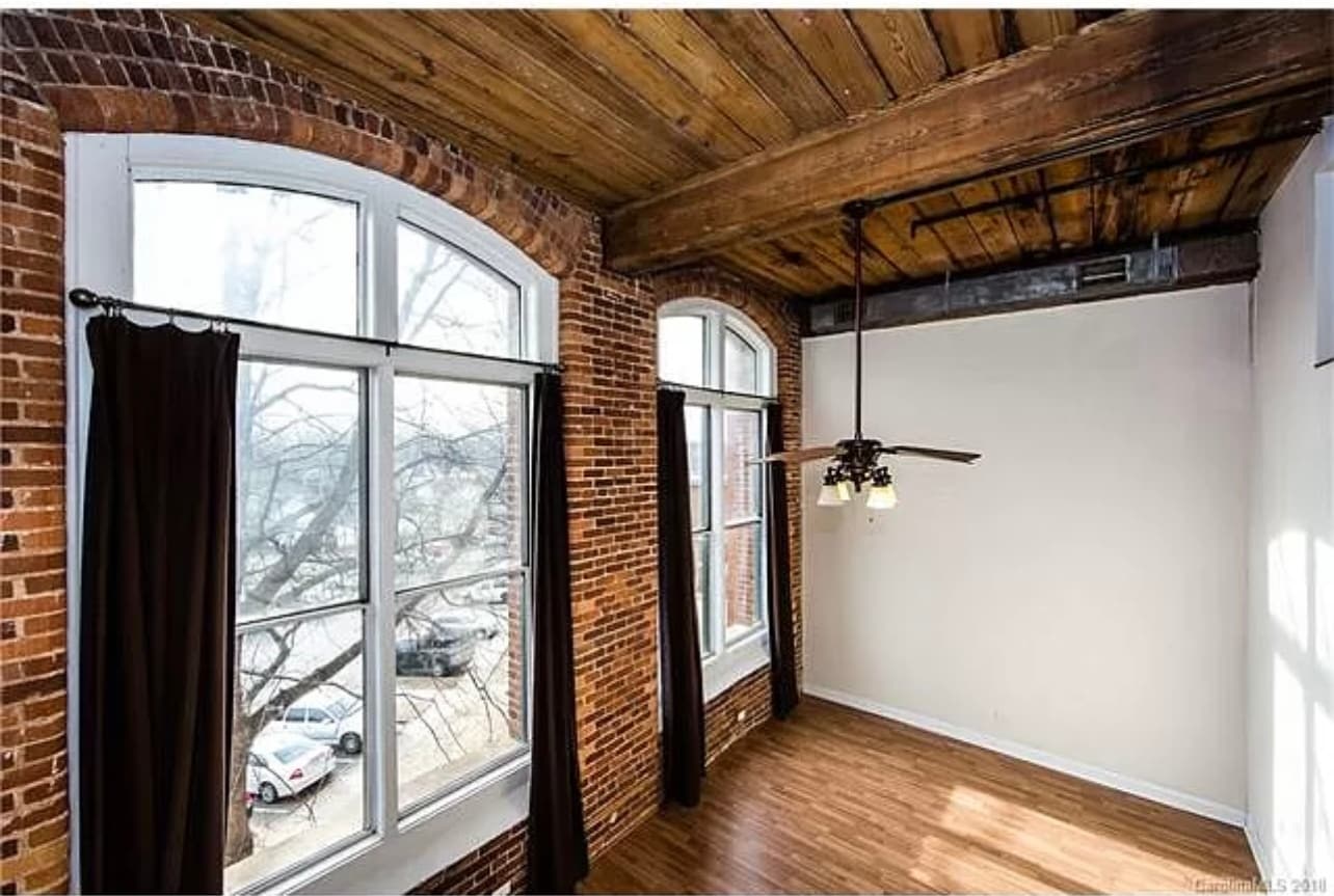 Building Photo - 201 S Hoskins Rd